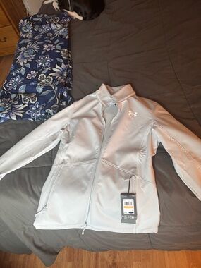 Under Armour Light Gray Zip-Up Jacket with Pocket